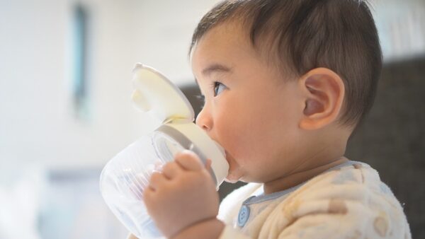 赤ちゃんにお水はいつから飲ませて大丈夫？